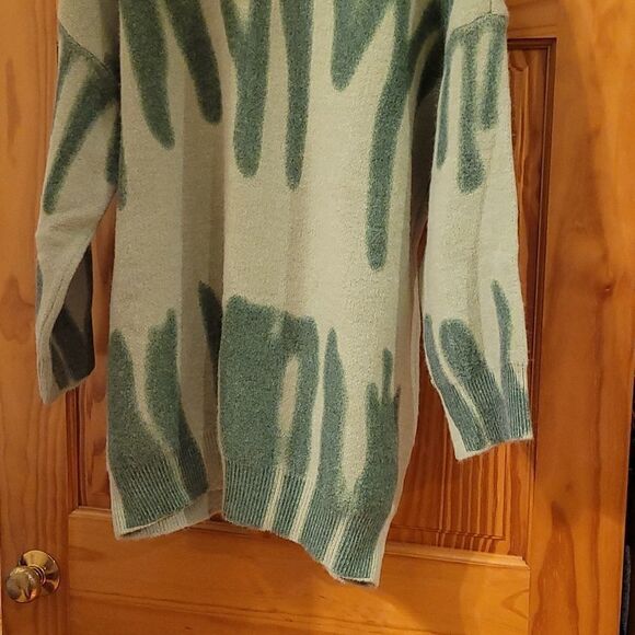 Beautiful Rumor sweater size M-L - Picture 2 of 8